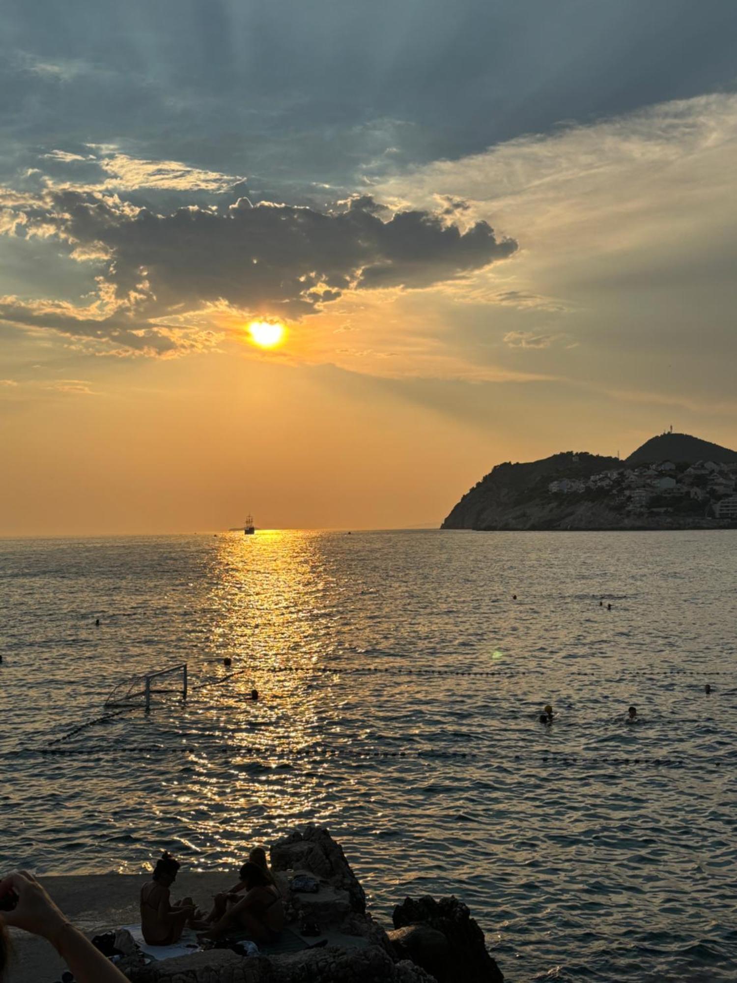 Guest house Villa Anica Dubrovnik - Luxurious With A Sea View 4*